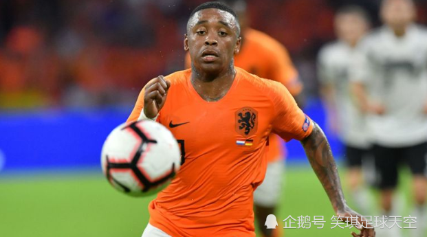 APP下载-关于埃因霍温训练开放日，转会期防线松动引欢呼，英超在即，年轻球员得到机会的信息