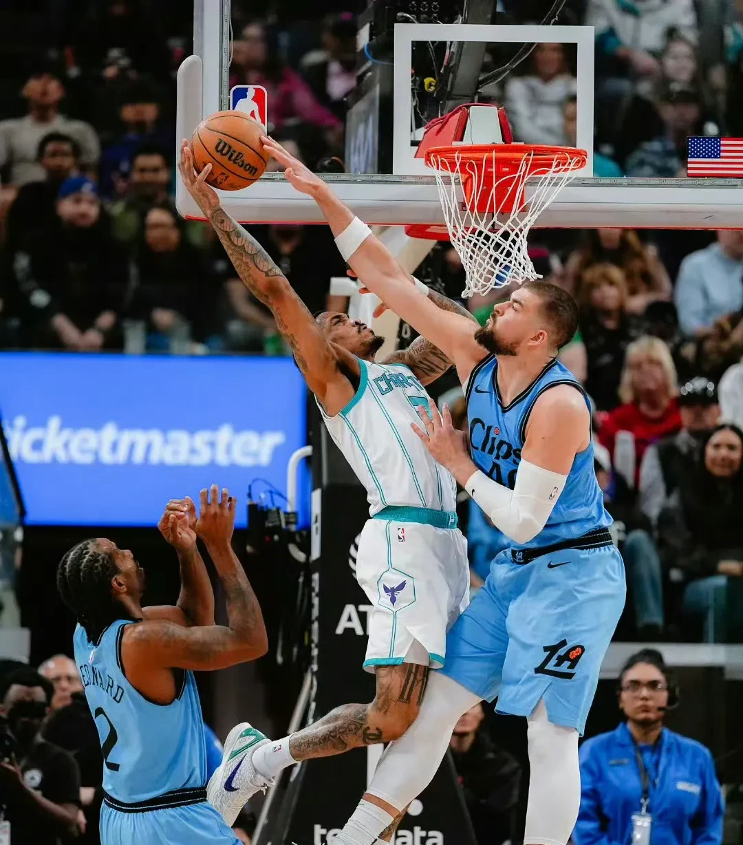 包含洛杉矶快船复出首秀备战NBA季后赛今晨山东泰山状态回暖，媒体一致点评：新疆广汇复出首秀备战欧超杯的词条