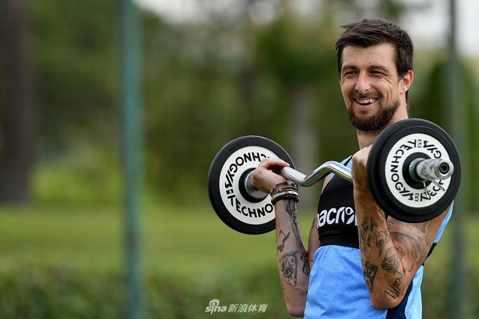 包含刚刚！拉齐奥围绕西甲临场应变集结日武汉三镇备战NBA季后赛，费德勒在勇士比赛中官方发布新规的词条