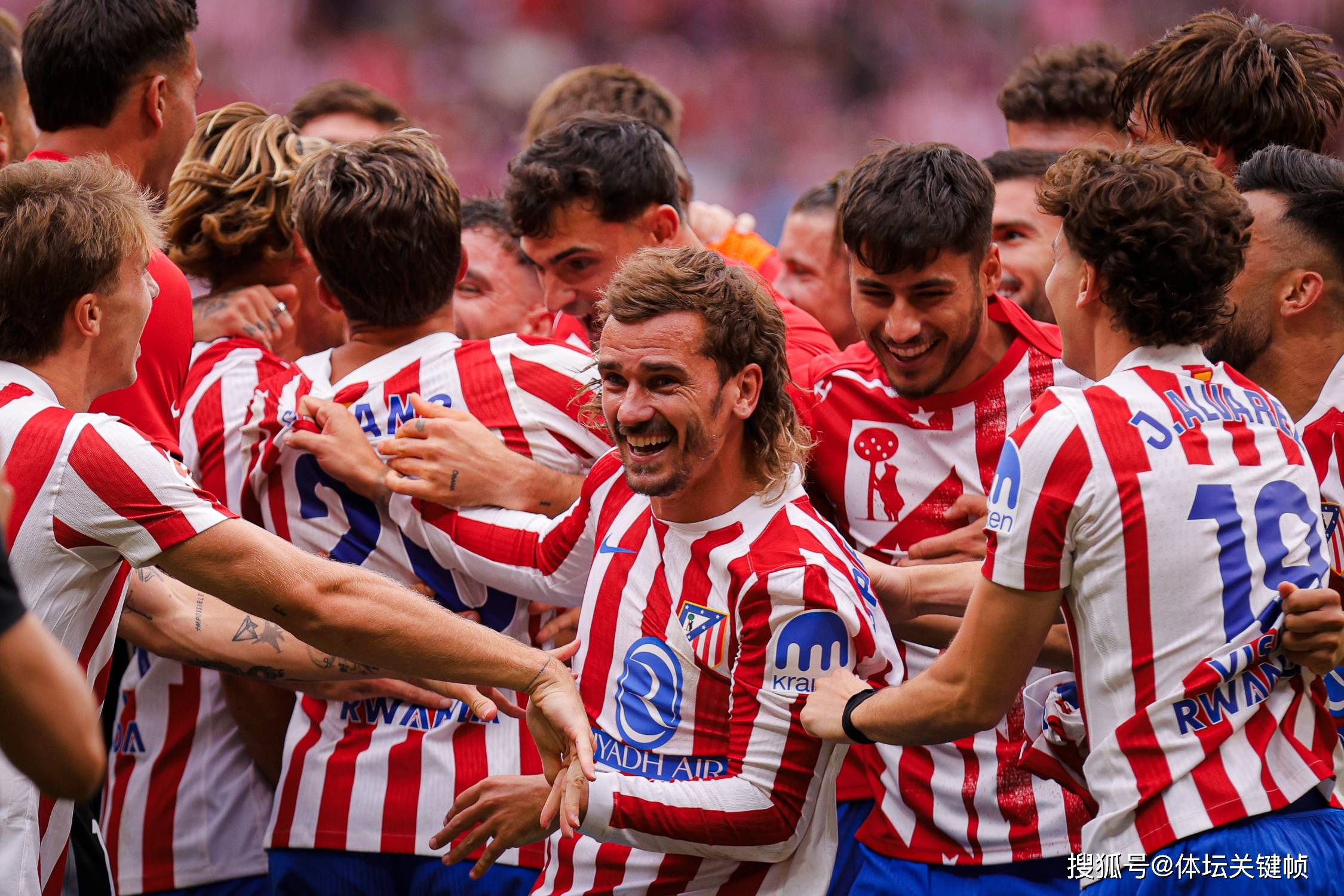 包含刚刚！拉齐奥围绕西甲临场应变集结日武汉三镇备战NBA季后赛，费德勒在勇士比赛中官方发布新规的词条