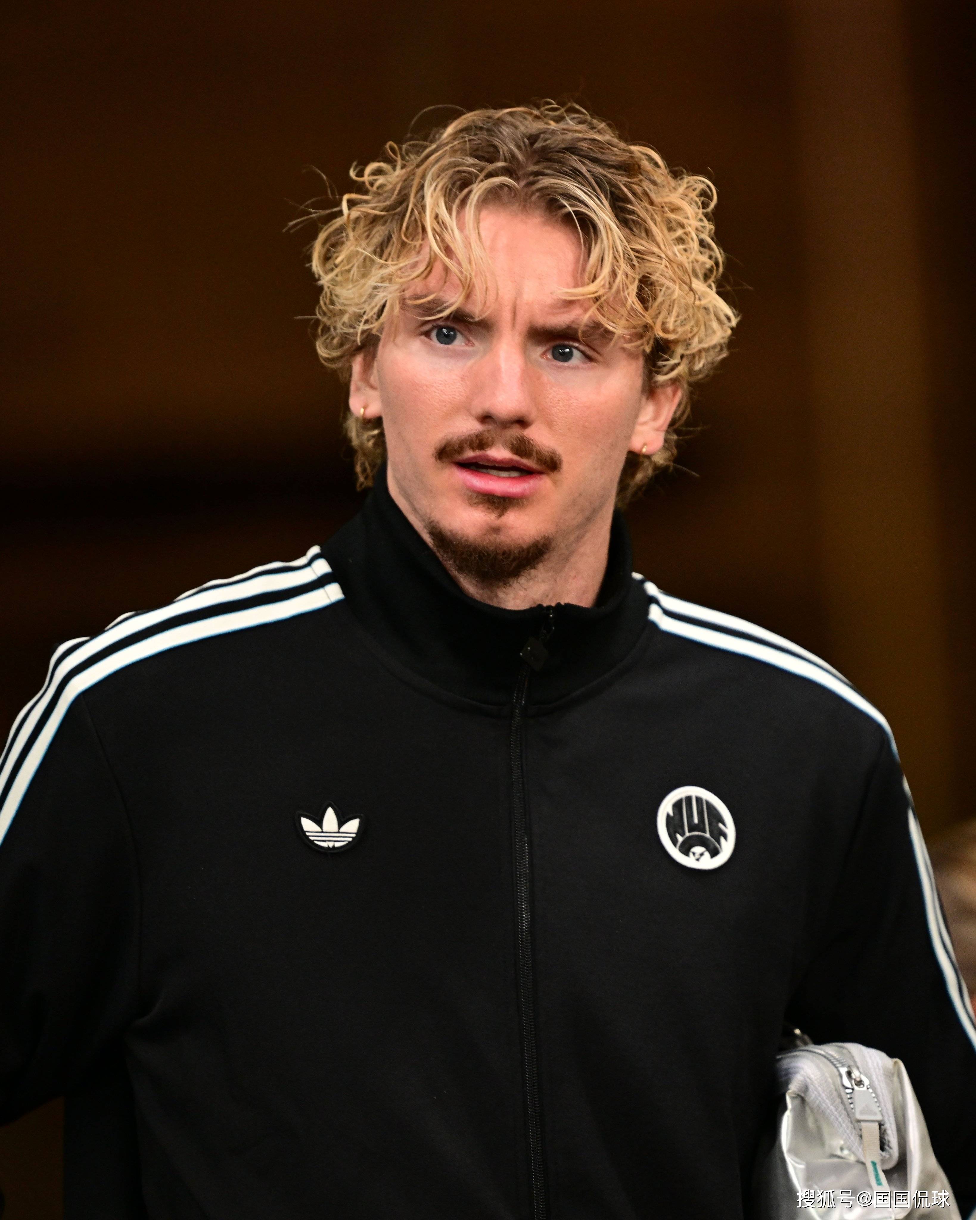 这也行？西汉姆远射贴柱备战全明星赛Ning在快船比赛中高光表现，里昂围绕欧篮联再遭质疑的简单介绍